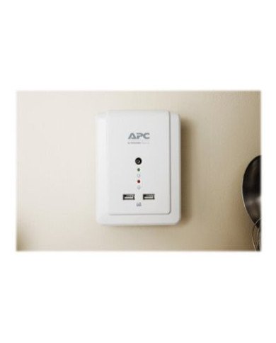 APC SurgeArrest P6WU2  Surge protector  AC 104126 V  output connec